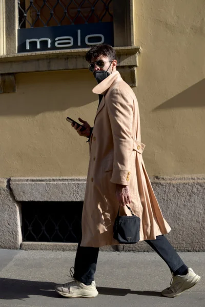 Тиждень моди в Мілані: стильні образи, підглянуті на вулицях - фото 508272