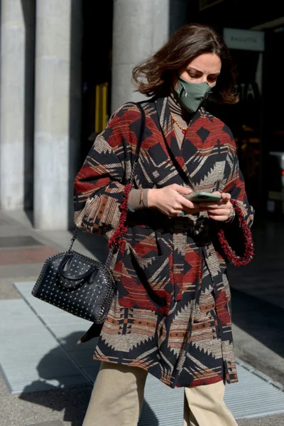 Тиждень моди в Мілані: стильні образи, підглянуті на вулицях - фото 508281