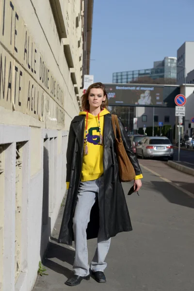 Неделя моды в Милане: стильные образы, подсмотренные на улицах - фото 508287