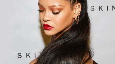 Рианна завлекает лето этими фото в цветочном бикини