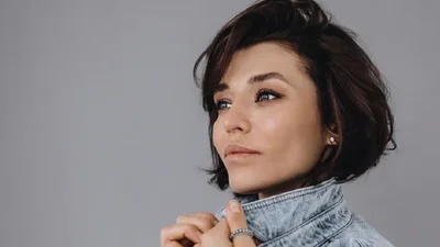 Ведуча Аліна Астровська засвітила зблизька свою діамантову обручку