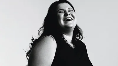 Смелая alyona alyona в нижнем белье показала свое неидеальное тело