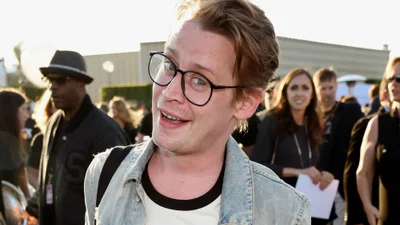 Появилось первое фото Маколея Калкина со съемок 10 сезона "Американской истории ужаса"