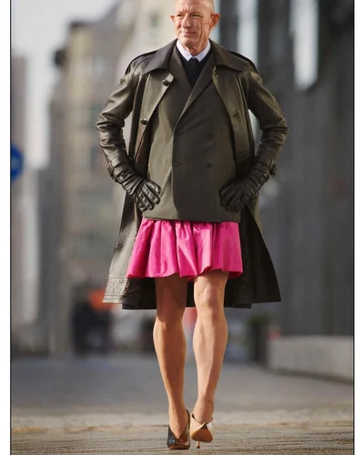 60-річний мужчина полюбляє підбори і міні, і носить їх стильніше, ніж деякі дівчата - фото 509045