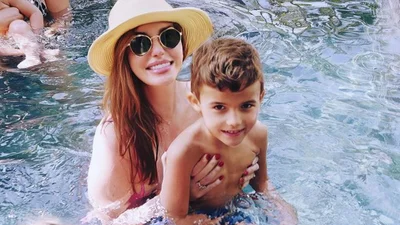 Слава Каминская показала смешное фото сына, у которого выпал первый зуб