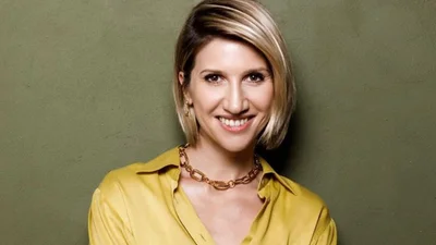 Анита Луценко показала, как в красном платье позировала в море