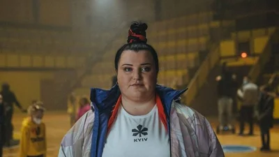 alyona alyona с двумя обнаженными парнями снялась для обложки нового альбома