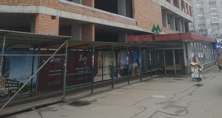 На Оболони достраивают ЖК прямо у входа в метро, и это трэш - 509558 На Оболони достраивают ЖК прямо у входа в метро, и это трэш - фото 509558