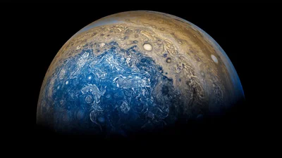 Световая буря: астрономы показали мощное полярное сияние на Юпитере