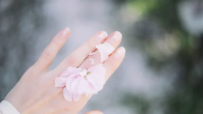 Вот какой цвет лака для ногтей нравится мужчинам