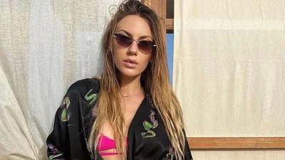 Леся Никитюк упала на сцене "Липсинк батл" в образе Адель