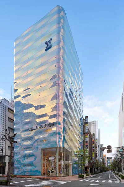 Louis Vuitton открыл бутик в Токио - фантастическое здание словно создано из воды - фото 509845