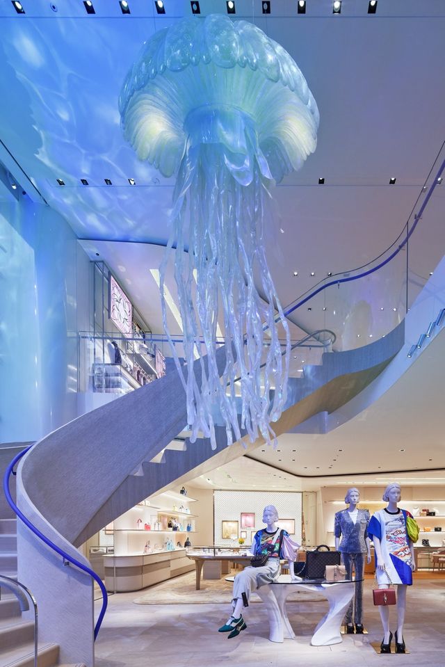 Louis Vuitton открыл бутик в Токио - фантастическое здание словно создано из воды - фото 509849