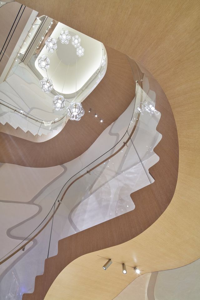 Louis Vuitton открыл бутик в Токио - фантастическое здание словно создано из воды - фото 509850