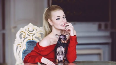 Алина Гросу с угольно-черным каре примерила образ француженки