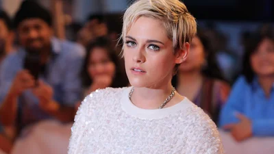 Усі обговорюють нове фото Крістен Стюарт в образі принцеси Діани, на якому її не впізнати