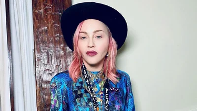 Mamma mia: крихітне еротичне бра ледь прикрило пишний бюст 62-річної Мадонни