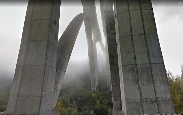 20 шедевральных фото, которые случайно сделал Google Street View - фото 510562