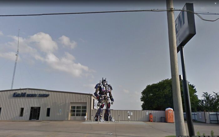 20 шедевральных фото, которые случайно сделал Google Street View - фото 510563