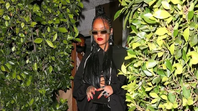 Сексуашка Ріанна демонструє, як носити міні в 2021-му, щоб всі тобі заздрили