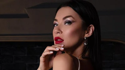 Полина Логунова похвасталась стальным прессом - не завидовать ее рельефам не получится