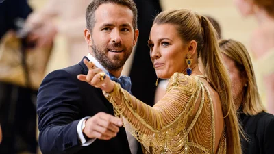 Райан Рейнольдс и Блейк Лайвли вакцинировались от COVID-19, но без шуток не обошлось