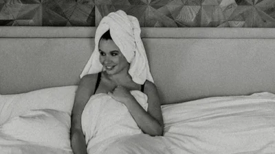 Кохана MONATIK поділилася неочікуваними фото із джакузі