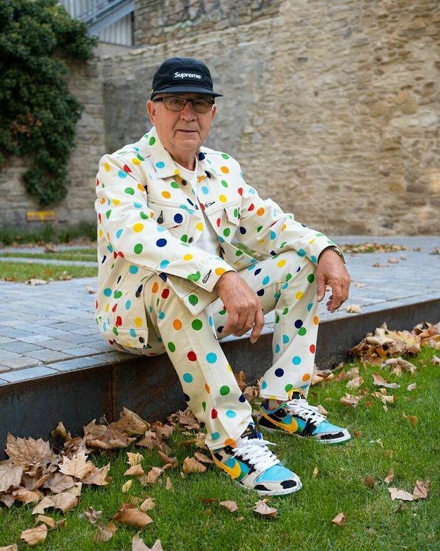 Самый стильный дедушка интернета: пенсионер шикарно и со вкусом копирует луки звезд - фото 511523