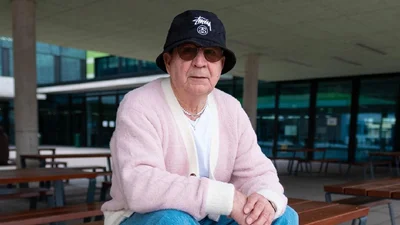 Самый стильный дедушка интернета: пенсионер шикарно и со вкусом копирует луки звезд