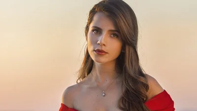 Гаряча штучка: Христина Соловій у відвертій сукні показала пишне декольте