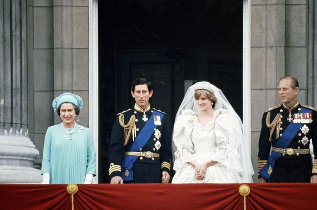 Единственная любовь и опора королевы: самые известные фото принца Филиппа - фото 511647