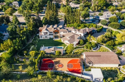 Мадонна купила будинок, в якому жив The Weeknd, за 19 млн доларів - фото 511868
