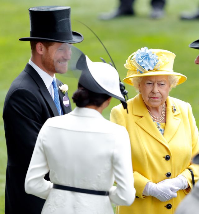 Стало відомо, як королева відреагувала на те, що Гаррі приїхав до Великобританії без Меган - фото 511965