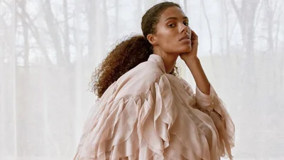 Чиста провокація: гаряча Тіна Кунакі в прозорій білизні