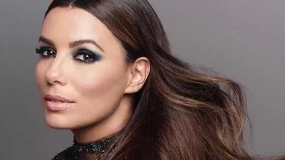 Ефектна Єва Лонгорія в купальнику стверджує, що старіти не планує ще довго