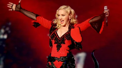 Мадонна засвітила стрункі ніжки - на цих фото в неї фігурка 18-річної