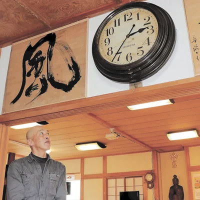 В Японии землетрясение отремонтировал 100-летние часы - фото 512105