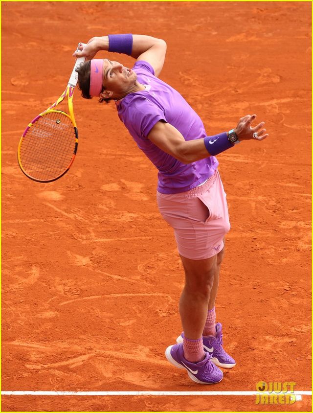Все гудят о розовых суперобтягивающих шортах теннисиста Рафаэля Надаля и его формах - фото 512275
