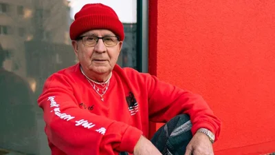 Внук "подбил" дедушку одеть его вещи, и тот неожиданно стал звездой Instagram