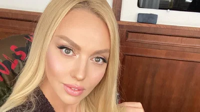 Три поколения: трогательное фото Оли Поляковой с мамой и дочерьми