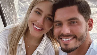 Споры из-за живота: фаны Даши Квитковой уверены, что она носит двойню