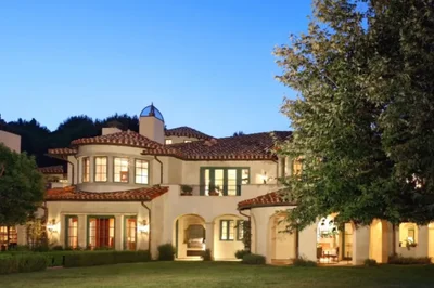 Дуэйн 'Скала' Джонсон купил себе новый роскошный дом за 25 млн долларов - фото 512849