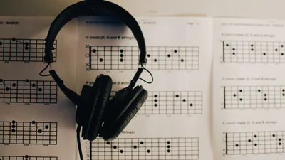 Ученые рассказали, какую музыку надо слушать для того, чтобы хорошо спать