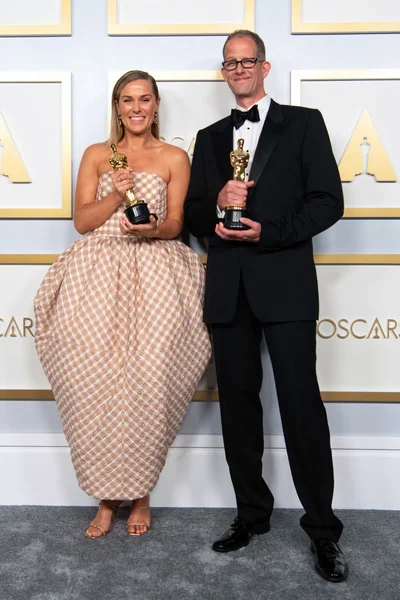Худшие наряды звезд на церемонии 'Оскар-2021', которые все обсуждают - фото 513012