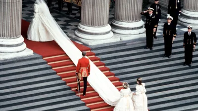 Весільну сукню принцеси Діани покажуть людям вперше за 25 років