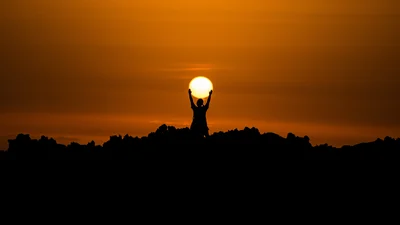 Фотограф створив надчіткий знімок Сонця зі 100 тисяч інших світлин зірки