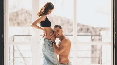 Прямо из роддома: Максим Михайлюк поделился первыми фото новорожденной дочери