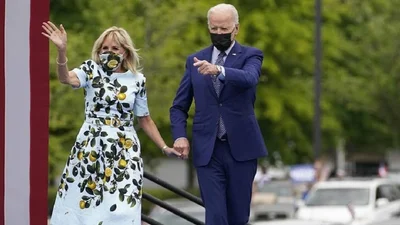 Джо Байден подарував своїй дружині кульбабку, і цей зворушливий жест розчулив мережу