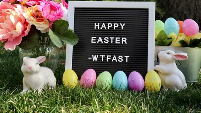 Полицейские Днепра поздравили людей с Пасхой милой фотосессией с кроликом