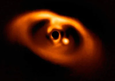 Телескоп Hubble вперше показав формування екзопланети - фото 513683